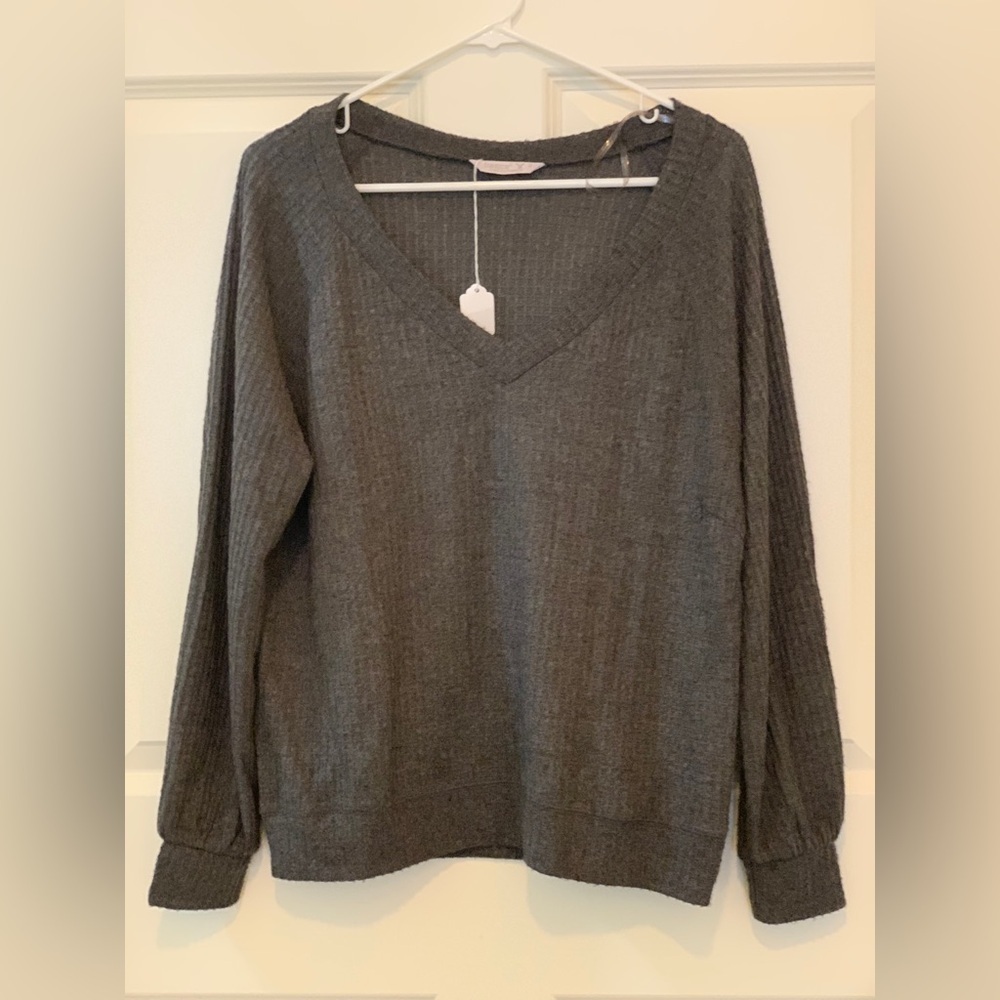 Tresics Gray V-Neck Women's Waffle Knit Sweater.  Size-Small